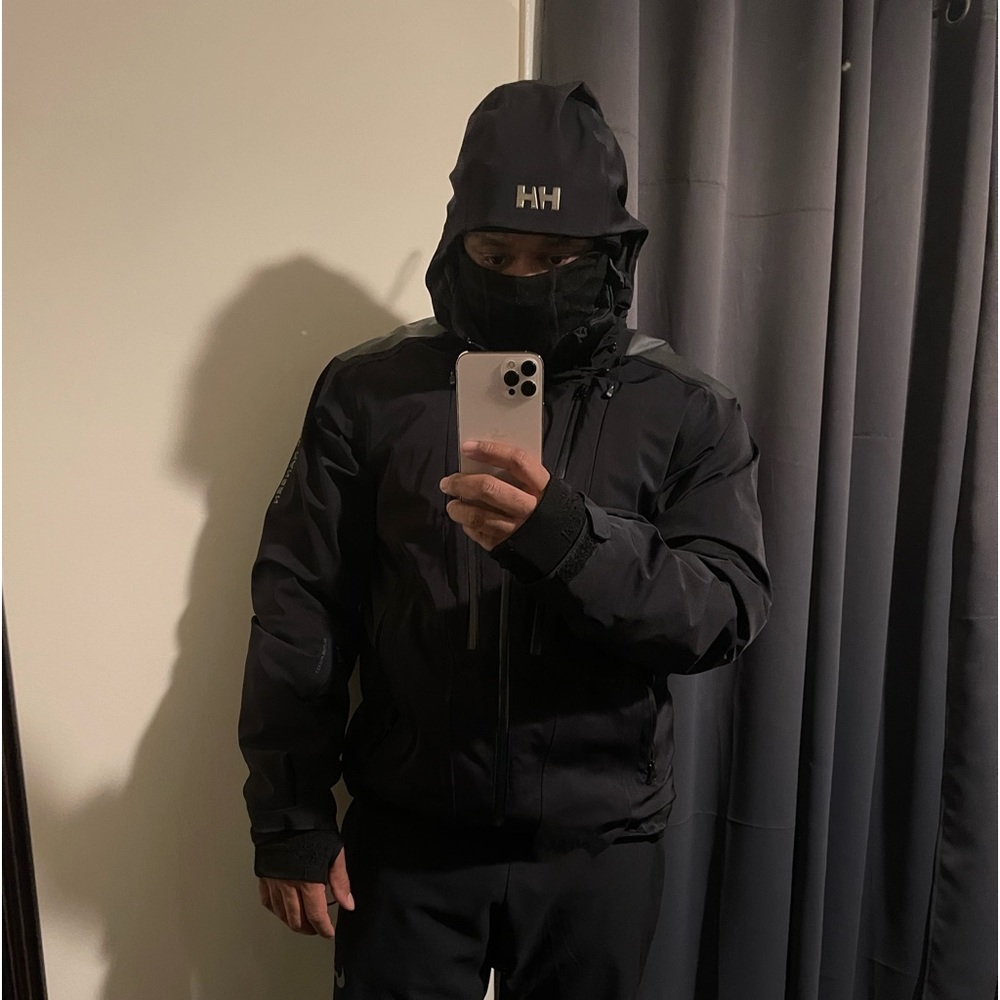 HH high tech ski coat with built in hand warmers ski mask and down flow heater